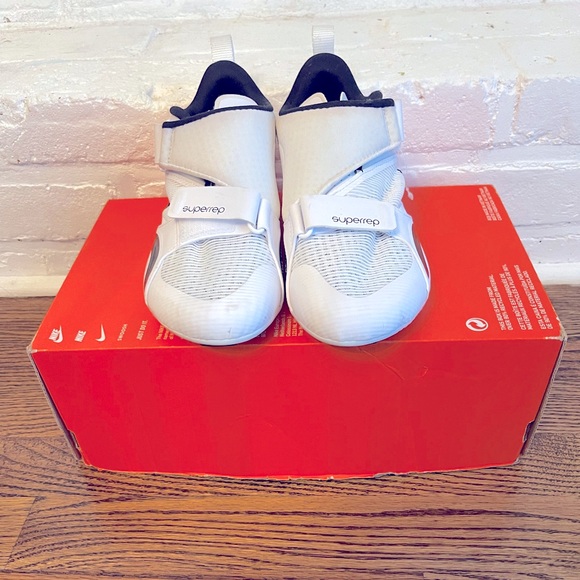 Nike White and Black Athletic Shoes - Picture 1 of 3